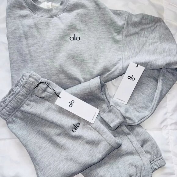 Alo Accolade Crew Neck Pullover Sweatshirt and Sweatpants Set - Picture 2 of 2